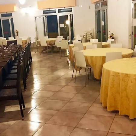 Rossano בית נופש *